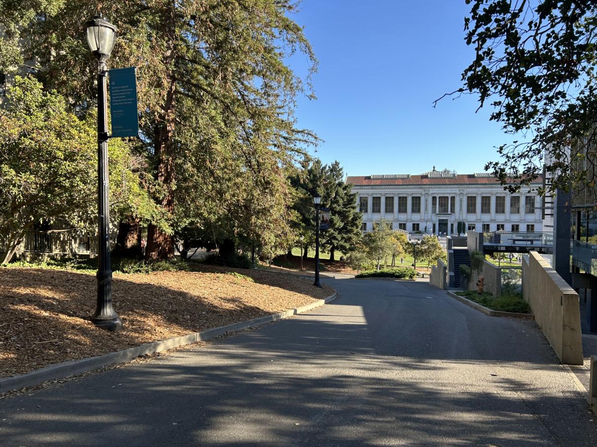 doe library left